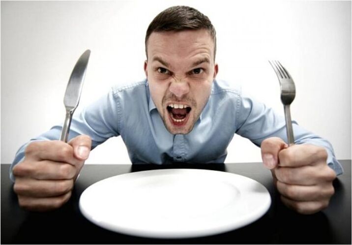 Sürekli açlık hissi, parazit istilasının yaygın bir belirtisidir. 